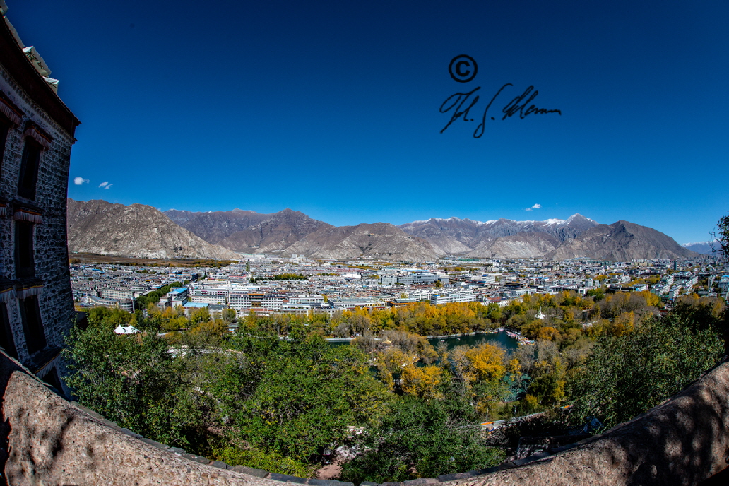 Blick nach Norden von der Spitze des Potala-Palastes.