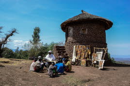 Traditionelles doppelstckiges Tukul-Haus & Gebetsschule