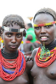 Junge Nyangatomfrauen